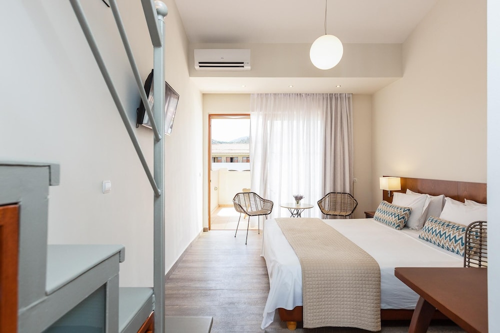 Maisonette, Double and Twin Beds، Theartemis Palace 3/10
