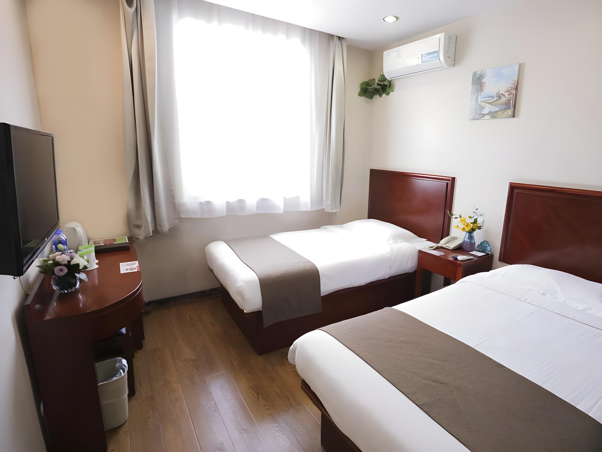Garden, Twin Beds