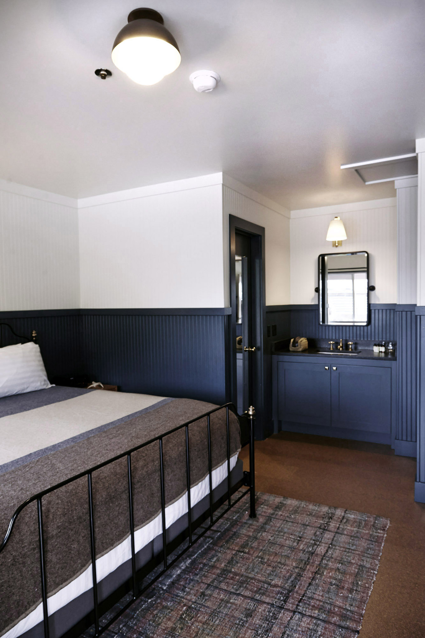 Anvil Hotel 27/65