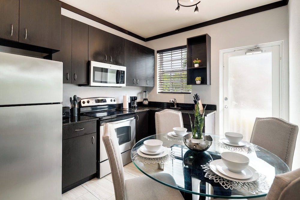 Tradewinds Apartment Hotel 42/65