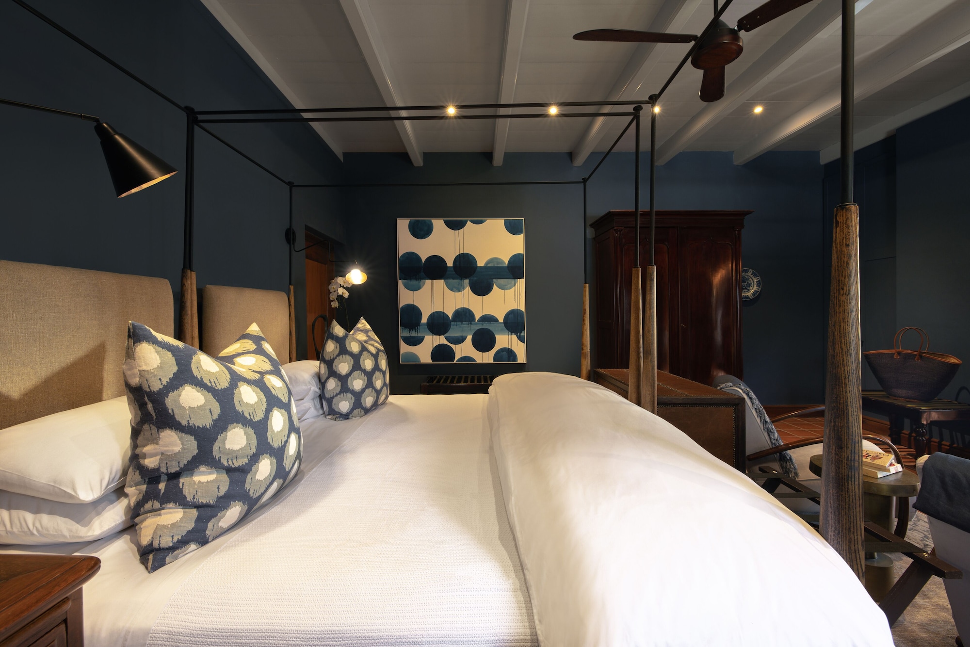 ROOM, TWIN BEDS
