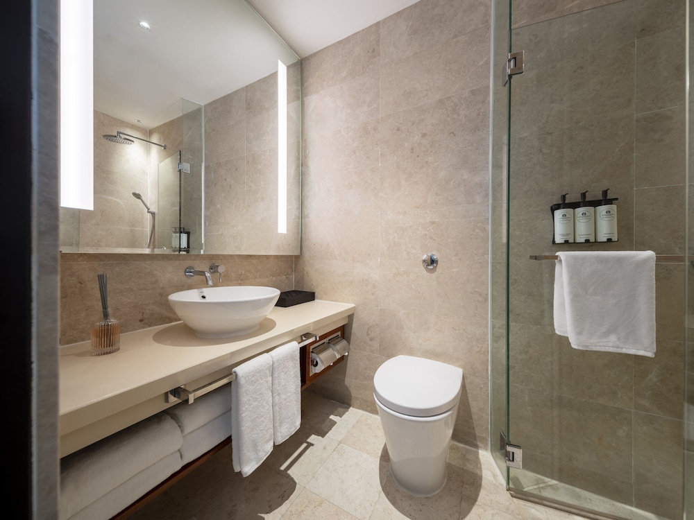 غرفة ديلوكس بسرير كوين، Novotel Singapore Robertson Quay 3/4
