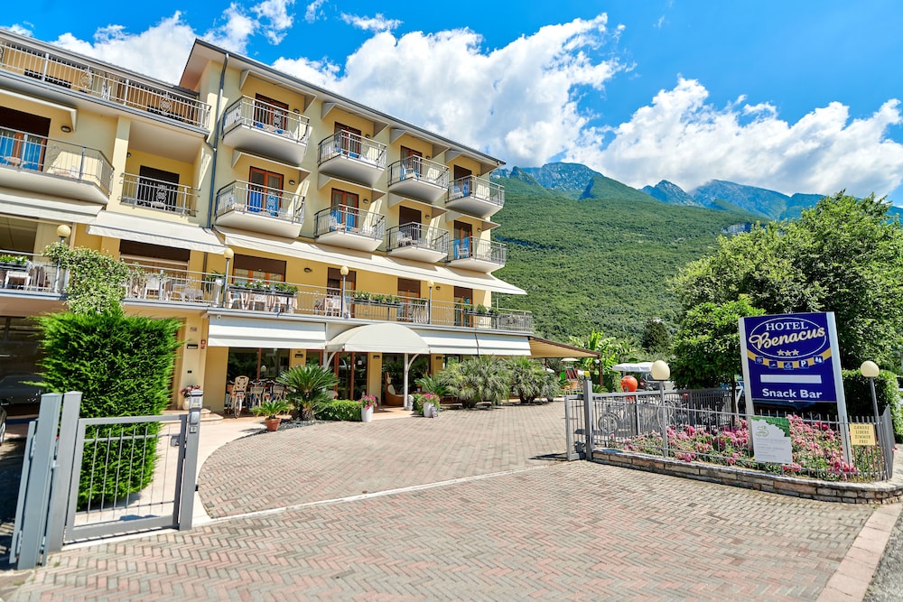 Eco Hotel Benacus 4/50