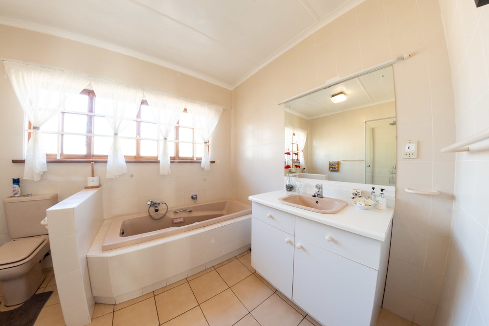 Maclear Manor 31/31