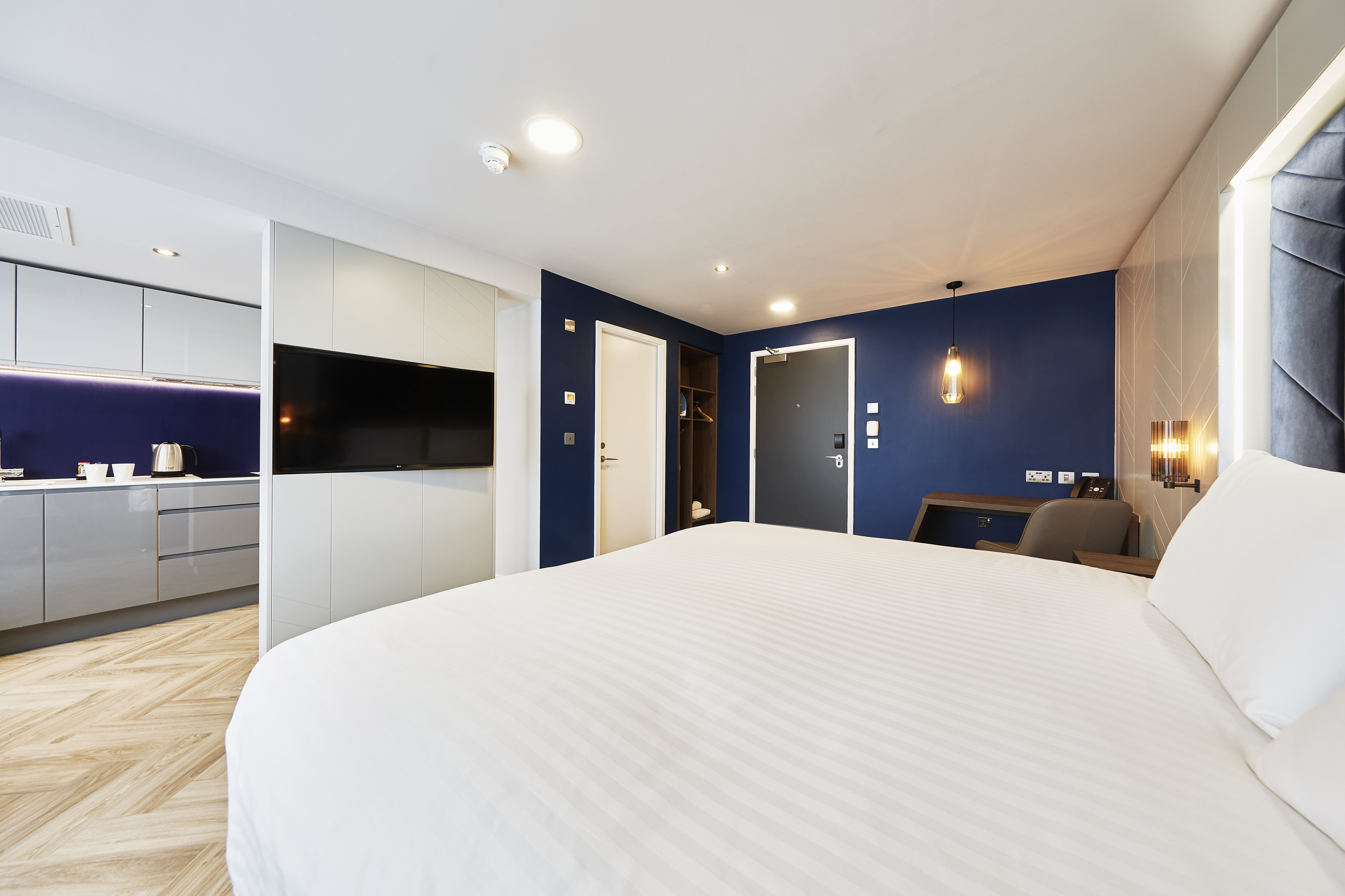 Roomzzz Newcastle 25/68