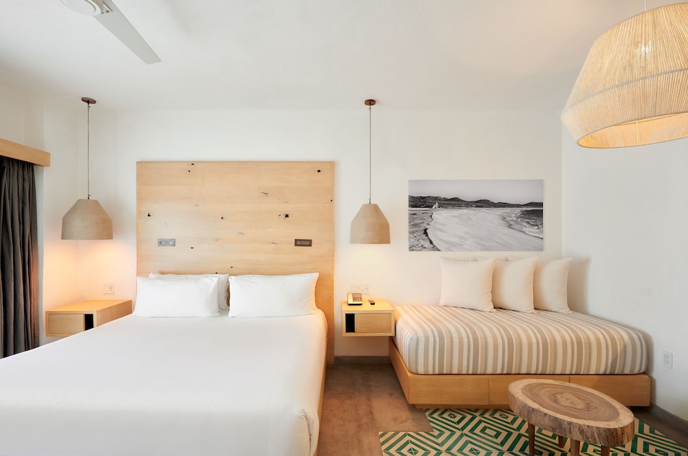 Bahia Hotel and Beach House 31/76