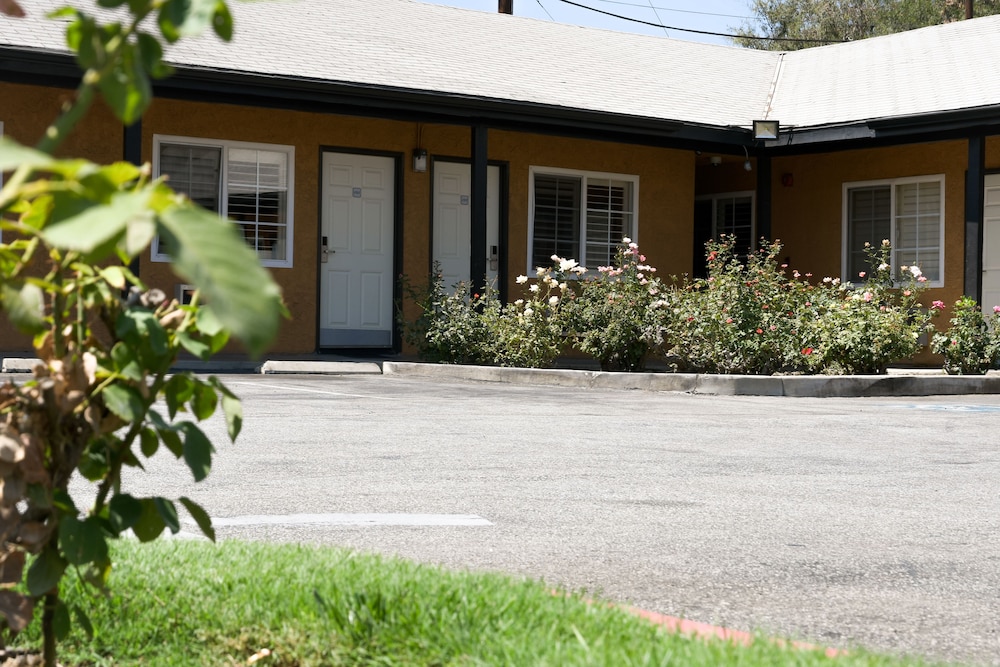 Covina Motel 27/37