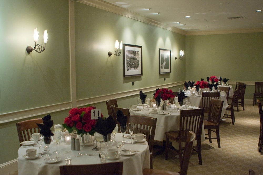 The Saint Paul Hotel 47/64