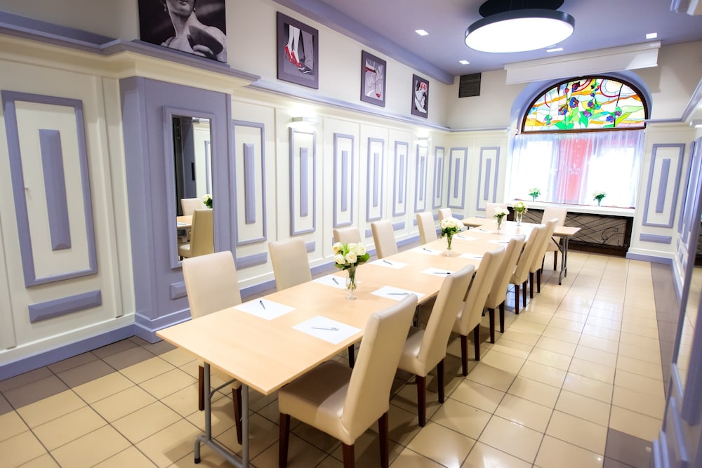 restaurant cafeteria