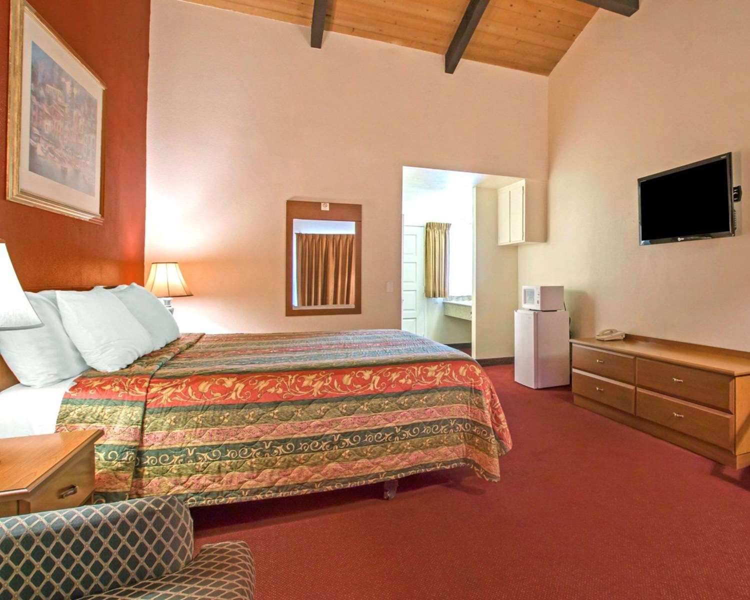 غرفة بسرير كينج، Rodeway Inn Fallbrook Downtown 3/3