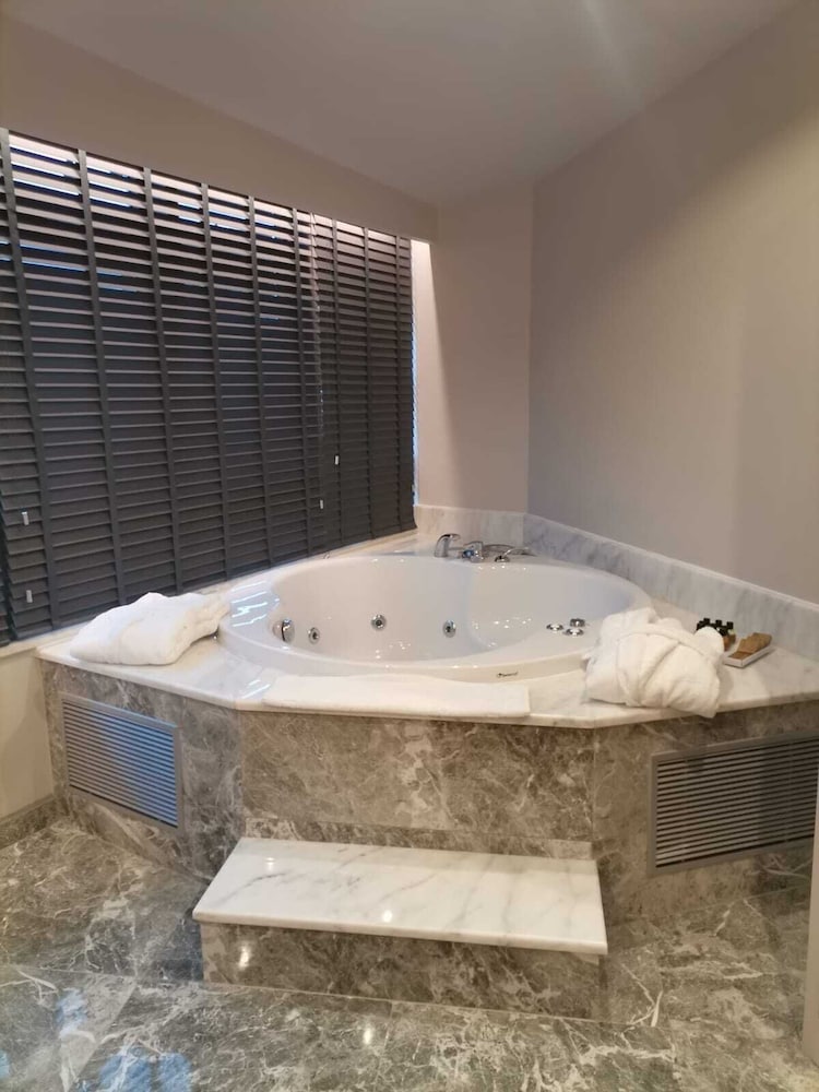Golden Royal Hotel & Spa 29/50