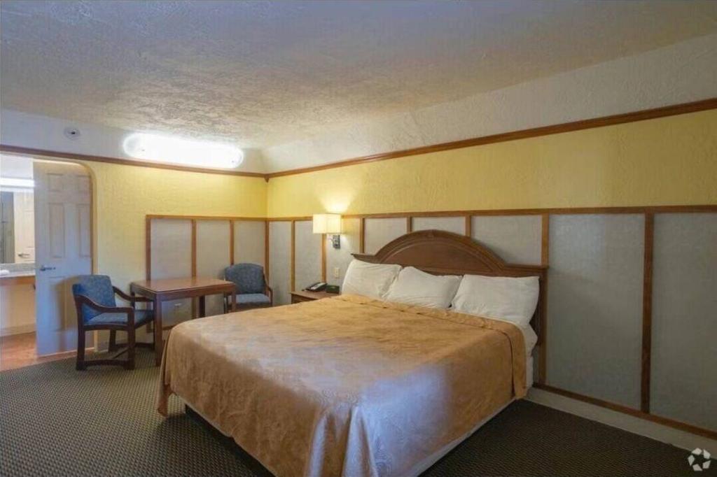 Econo Lodge Canadian, TX 12/22