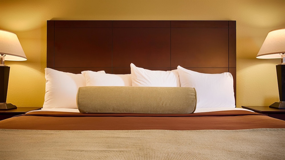Best Western Plus Executive Inn 8/29