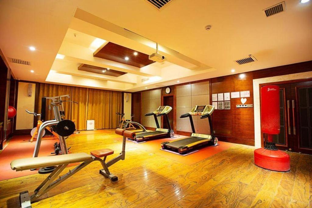 Zhengzhou Airport Hotel 24/43