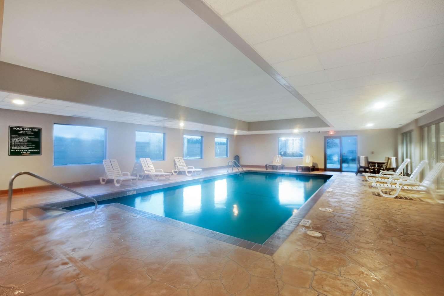 La Quinta Inn & Suites by Wyndham Omaha Airport Downtown 12/25