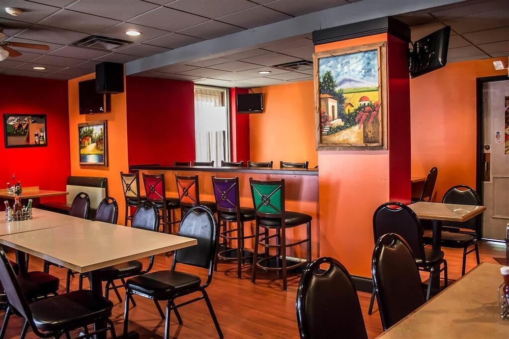 Rodeway Inn & Suites Youngstown 41/60