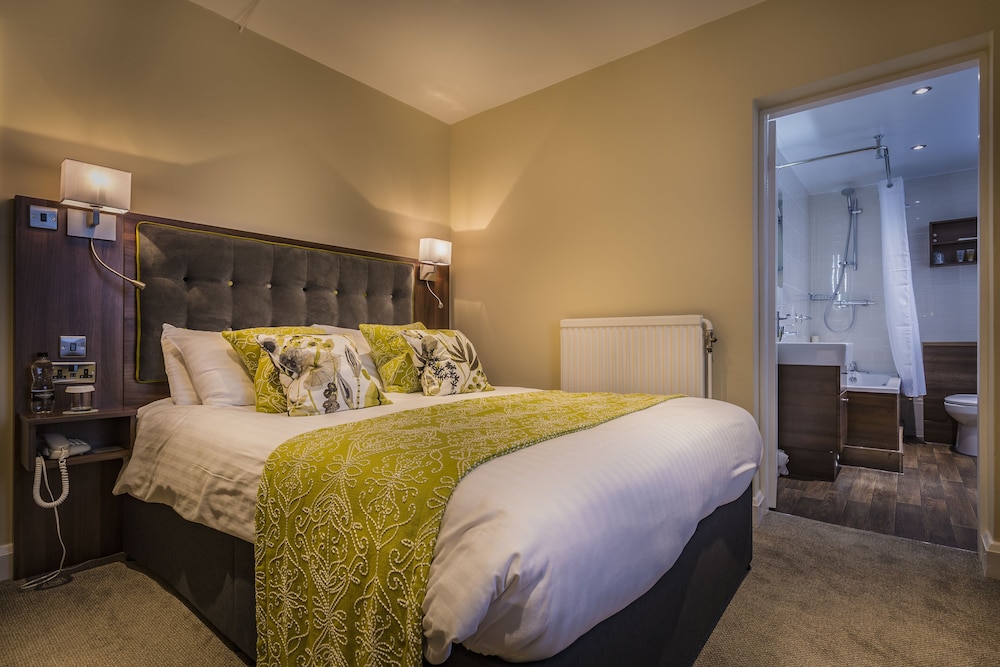 The Golden Fleece Hotel 18/50