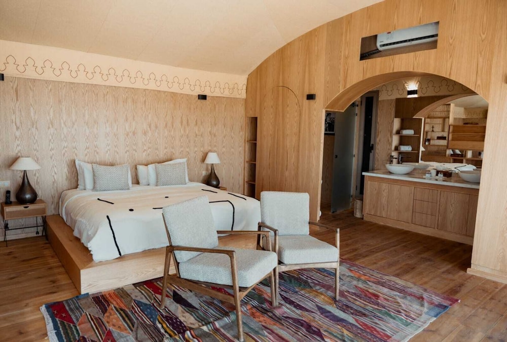 The White Camel Lodge 7/36