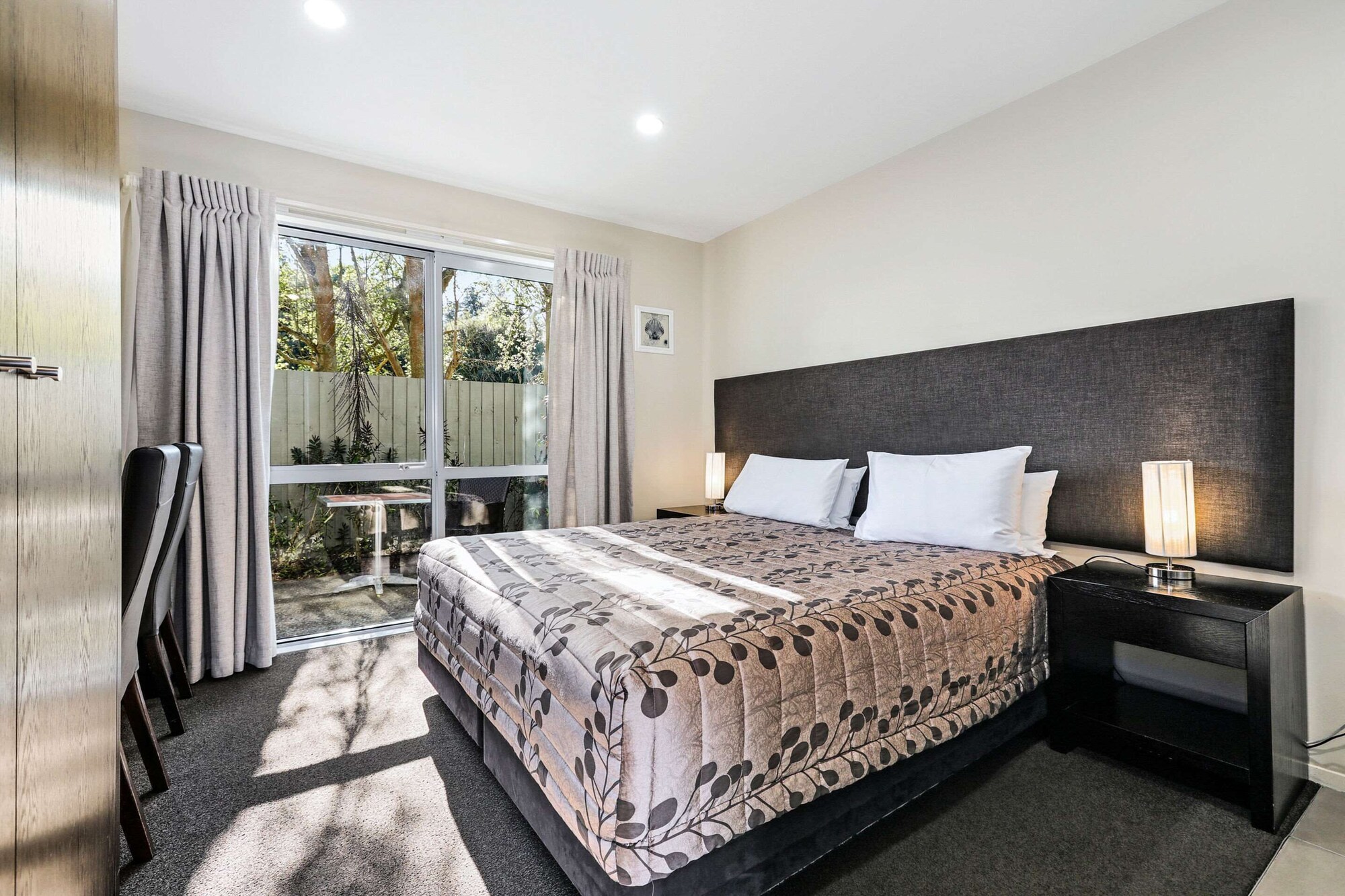 STANDARD, KING BED