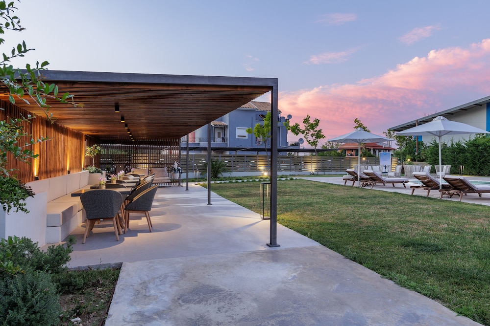 V Luxury Suites 42/50