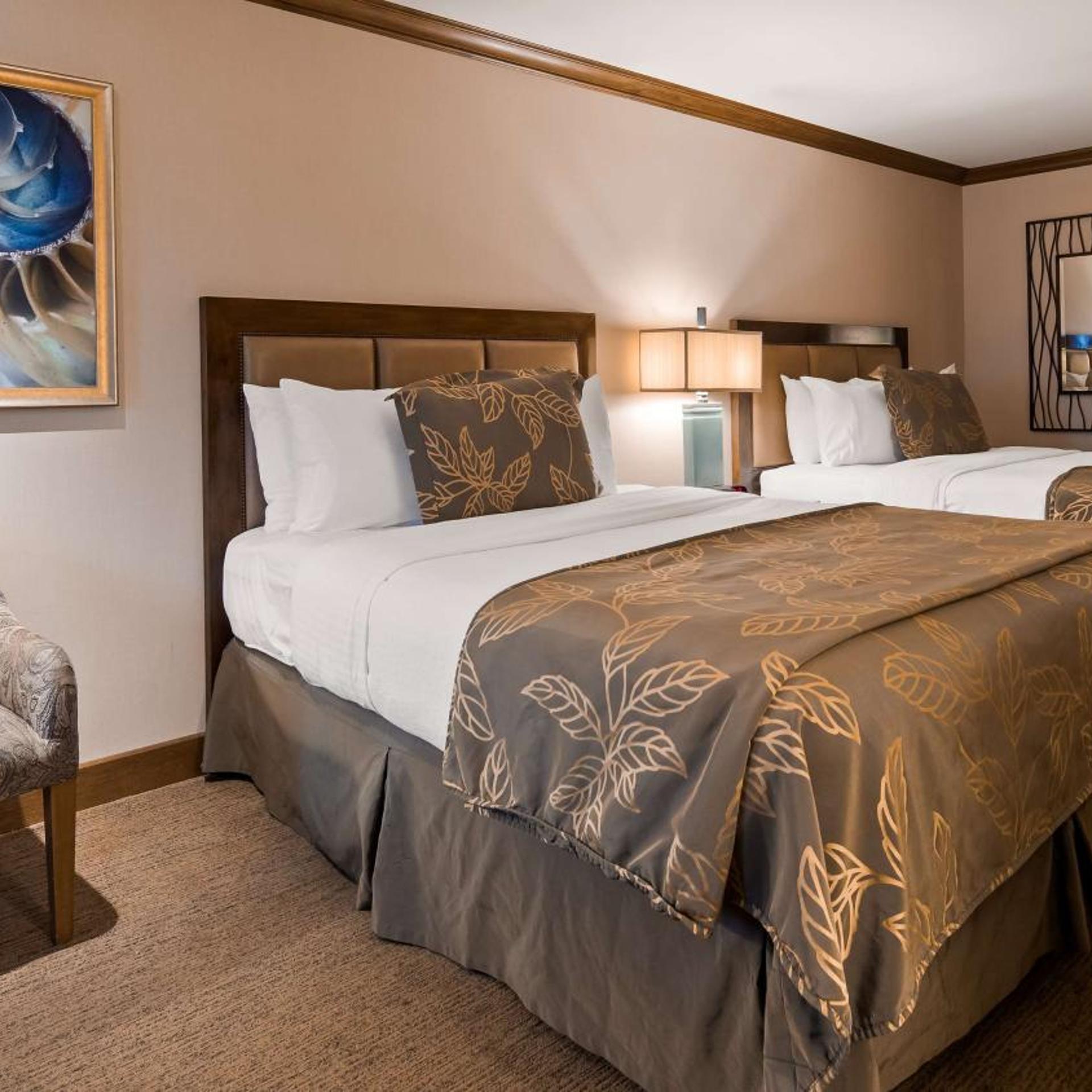 Room, 2 Queen Beds, Water View