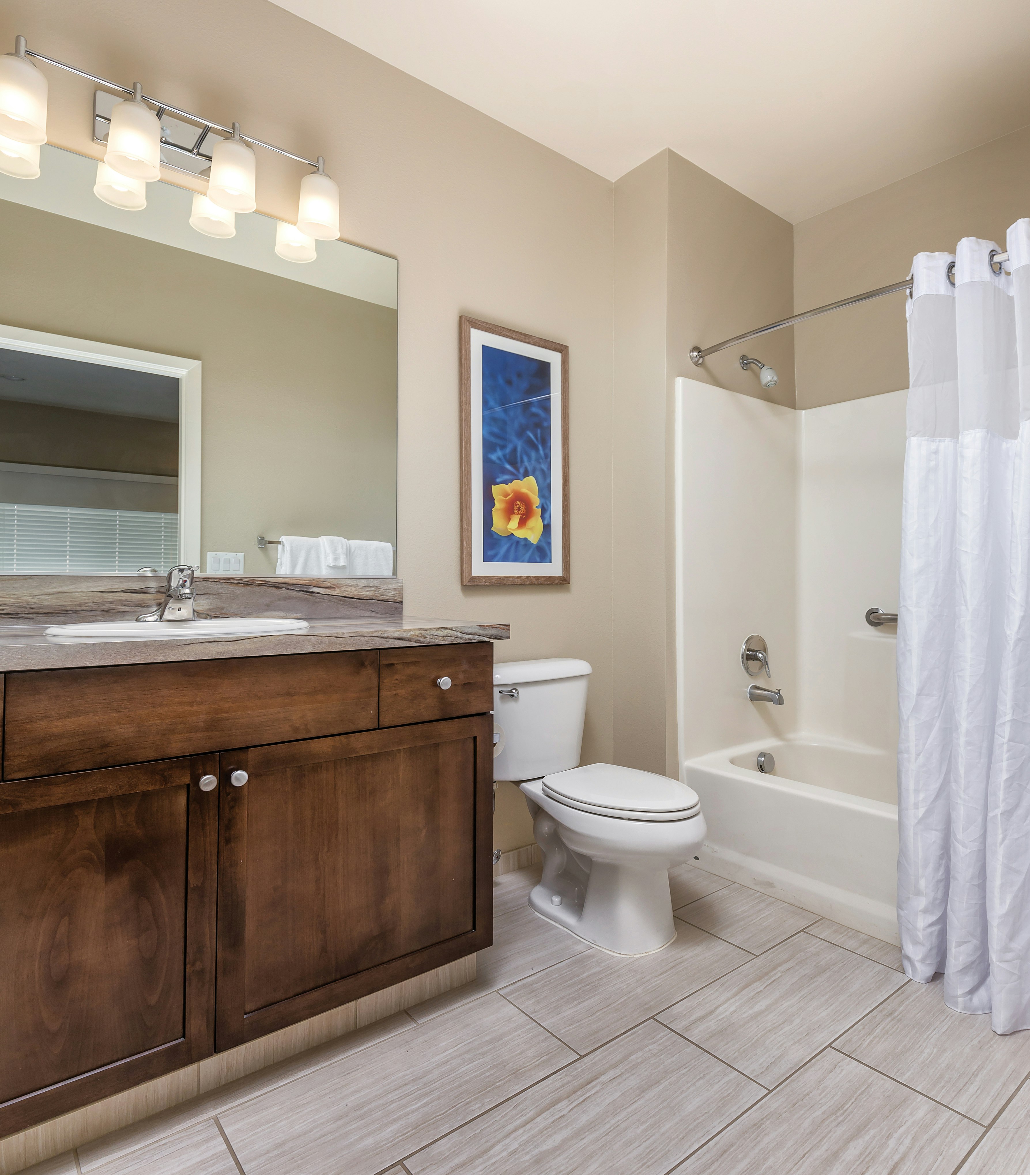 2 Bedrooms, Condo