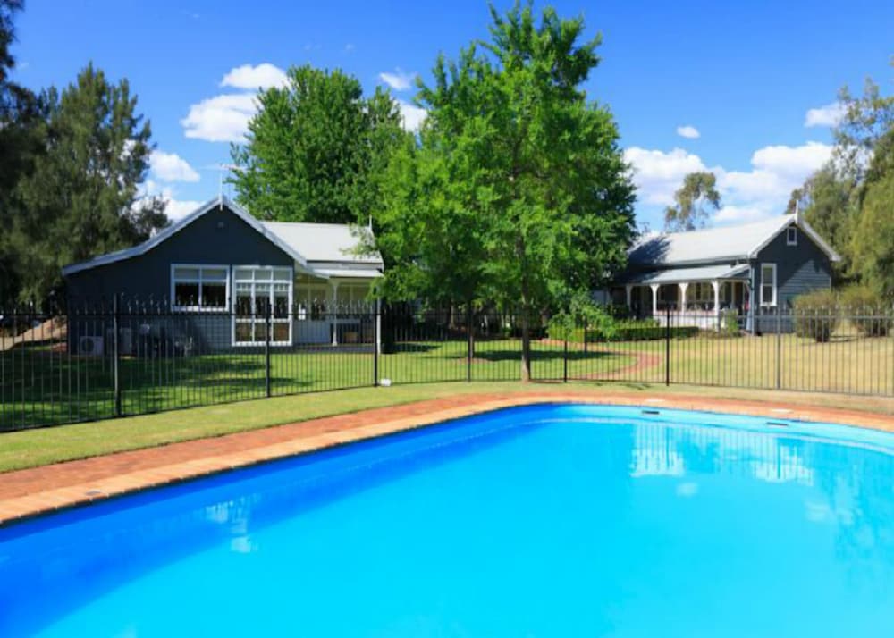 THE CONVENT HUNTER VALLEY 4/62