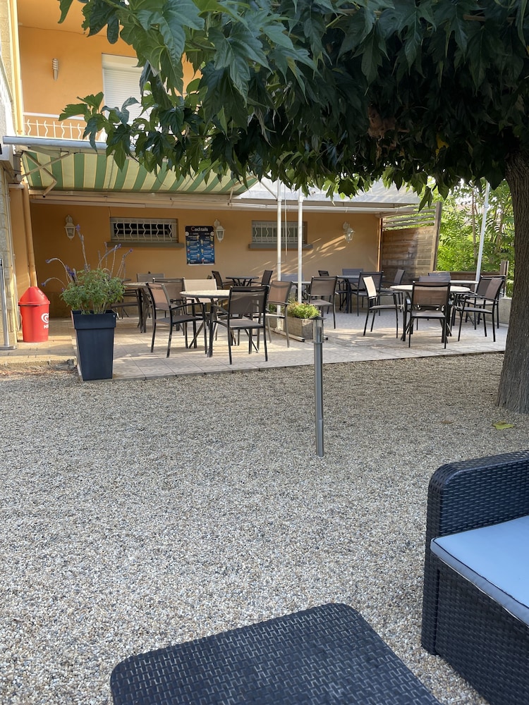 HOTEL LE CLEMENT V 60/66