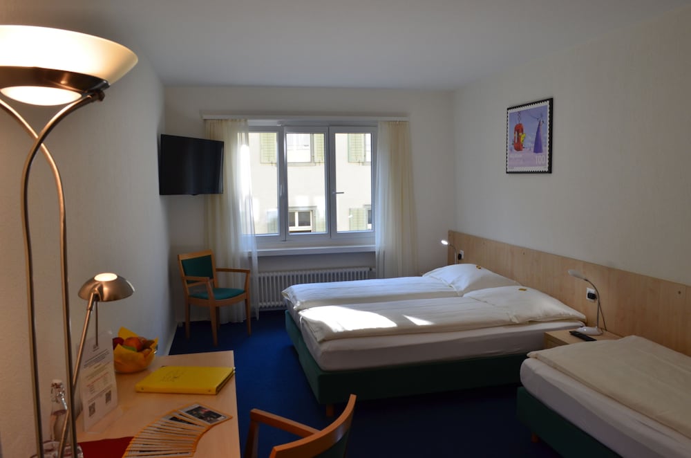 Central Hotel Post 24/57