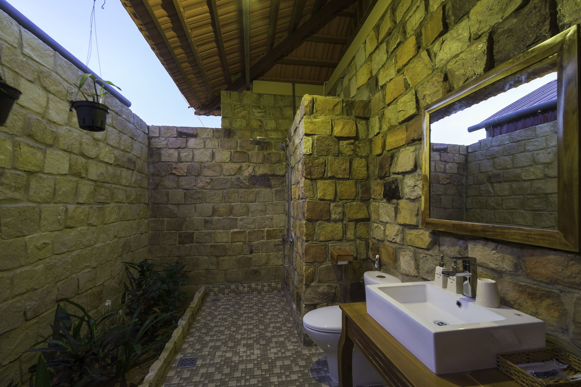 DELUXE, CHALET, POOL VIEW