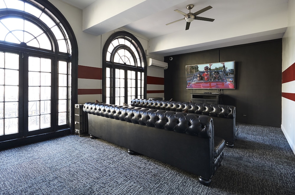 Chicago Getaway Hostel 11/50