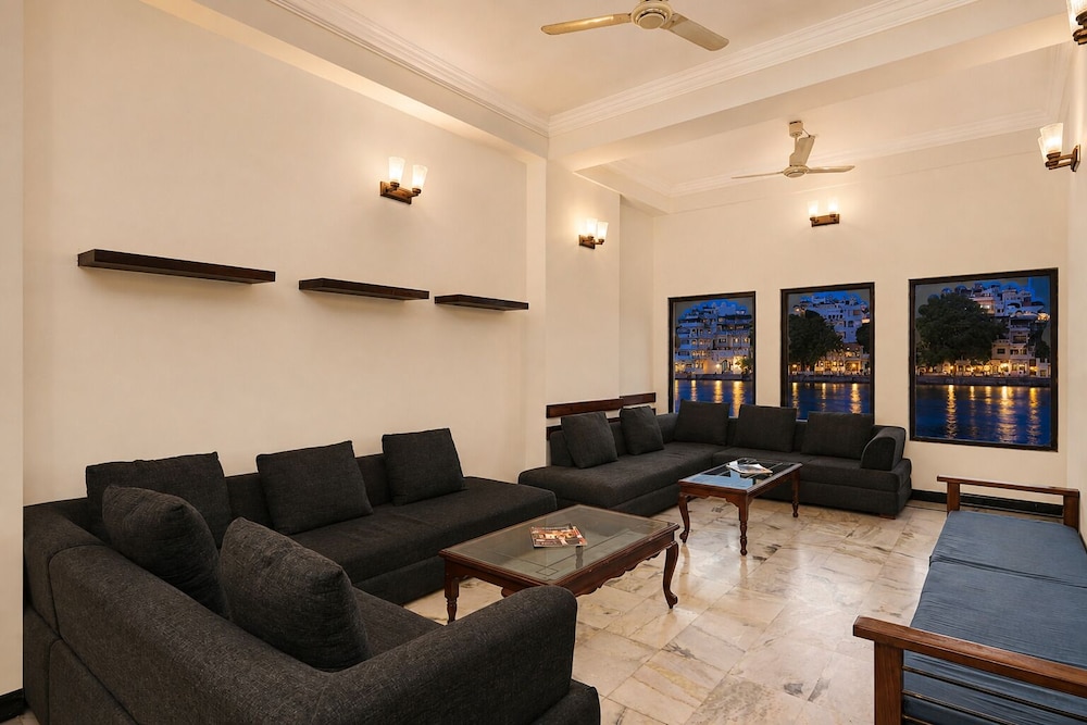 Hotel Sarovar 25/50