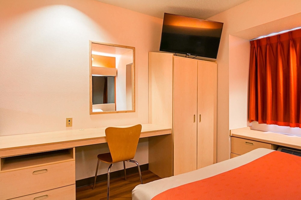 Motel6 Sycamore, IL 33/41