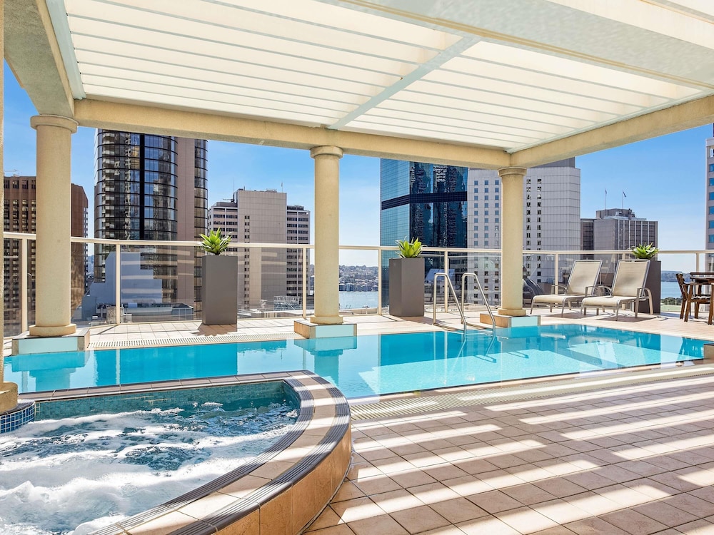 Mantra 2 Bond Street Sydney 30/62