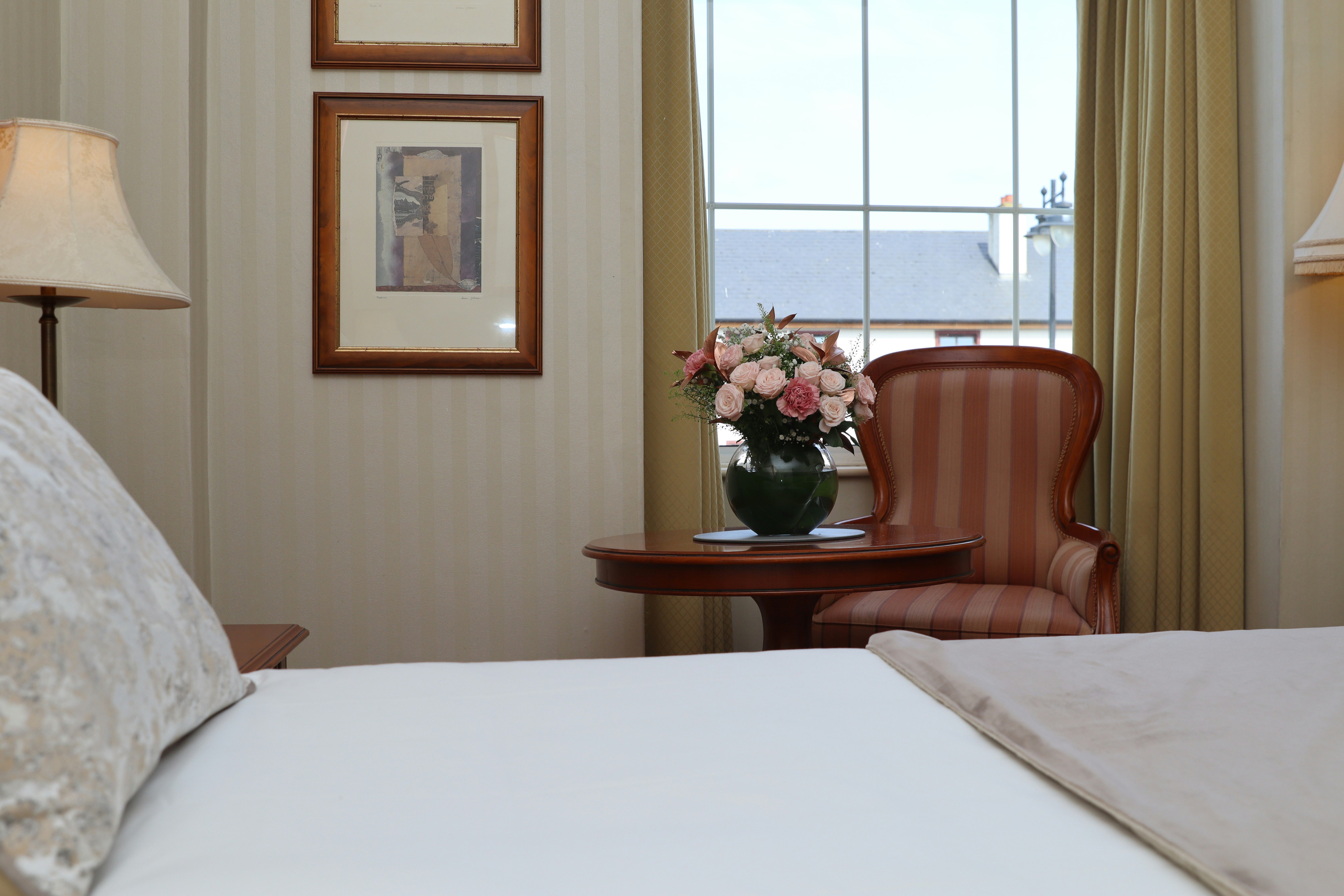 RIVER ISLAND HOTEL 11/37