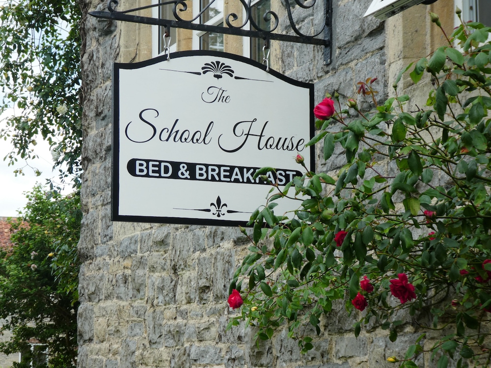 The School House 4/41