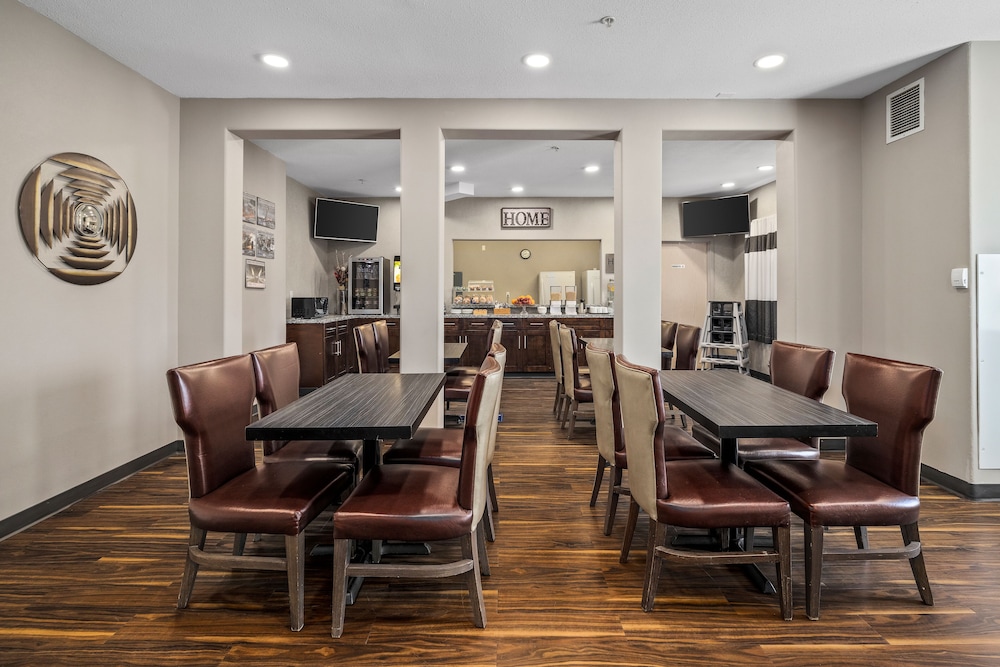 HOME INN EXPRESS MEDICINE HAT 56/72