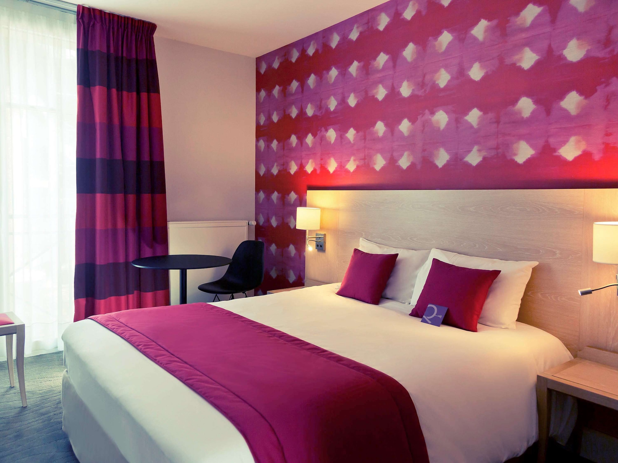 CLASSIC, DOUBLE BED, PARTIAL SEA VIEW