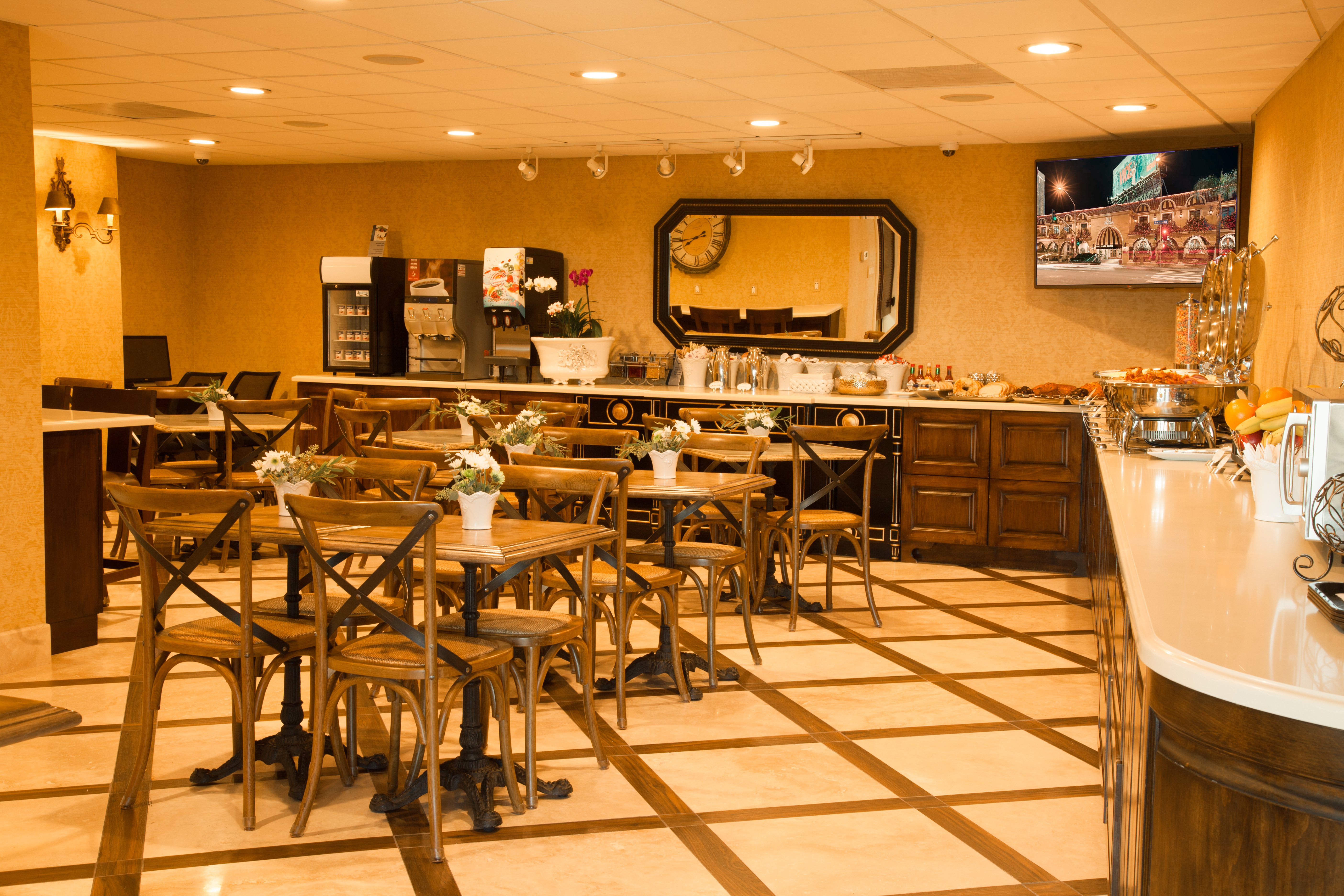Best Western Plus Sunset Plaza Hotel 65/83