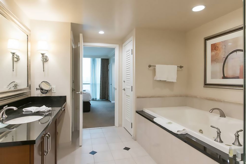 Signature Affordable Luxury Hotel 23/24
