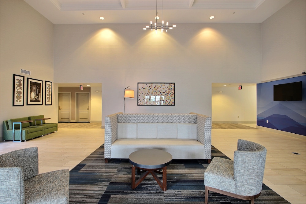 Holiday Inn Express Hotel And Suites Milwaukee Airport 44/74