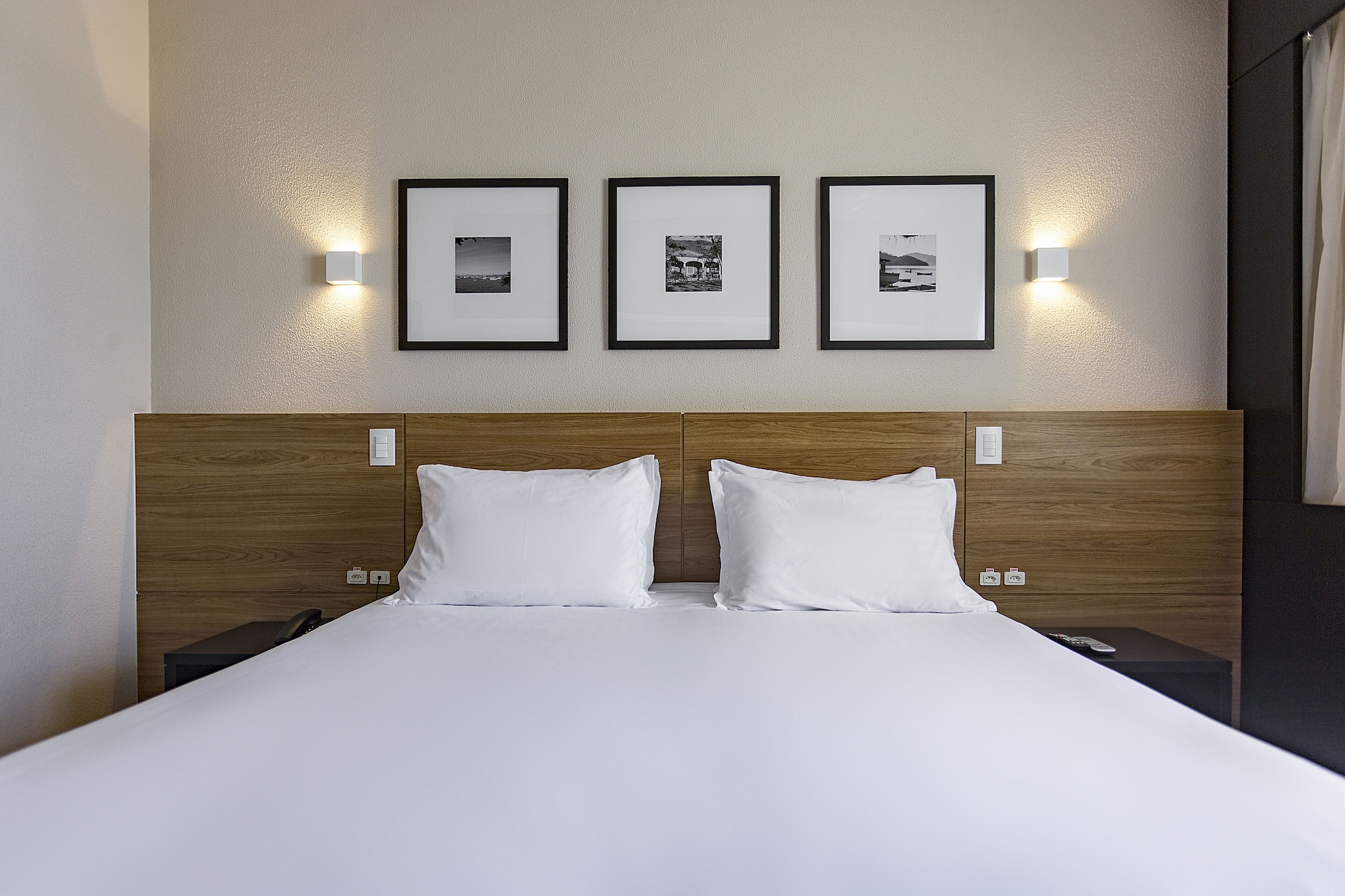 DELUXE, DOUBLE BED
