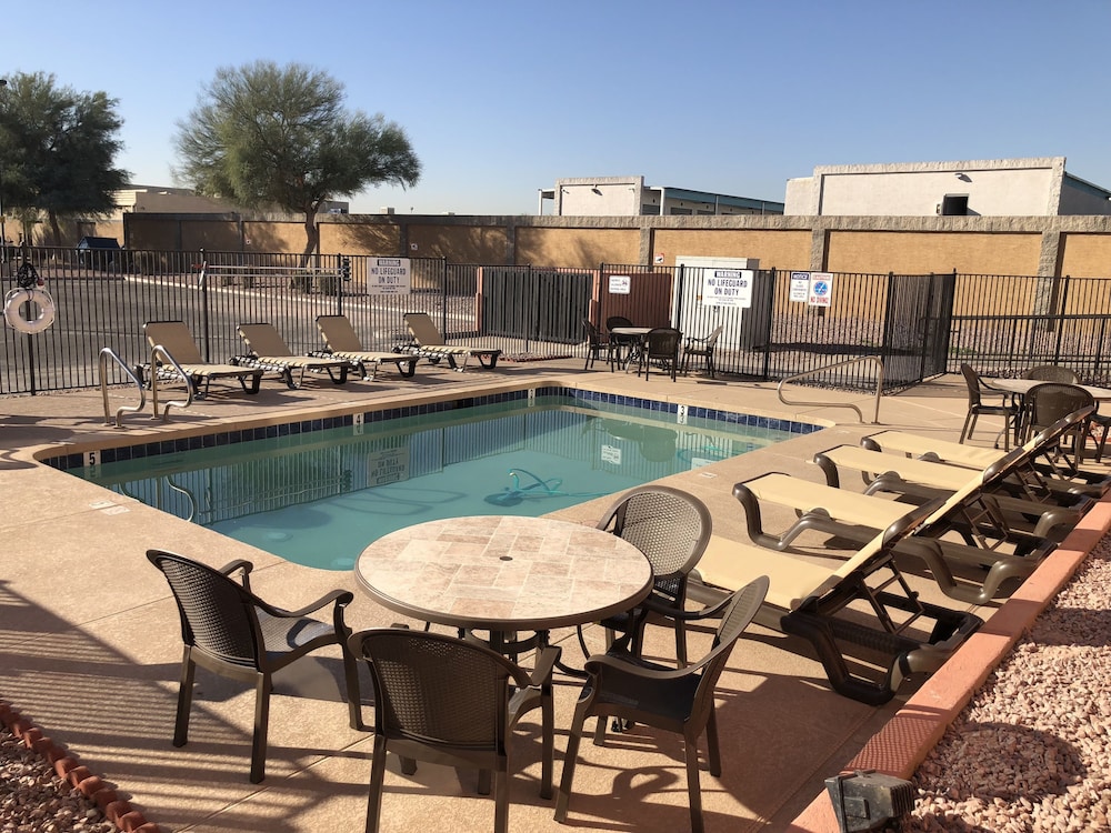Baymont by Wyndham Phoenix I-10 near 51st Ave 35/55