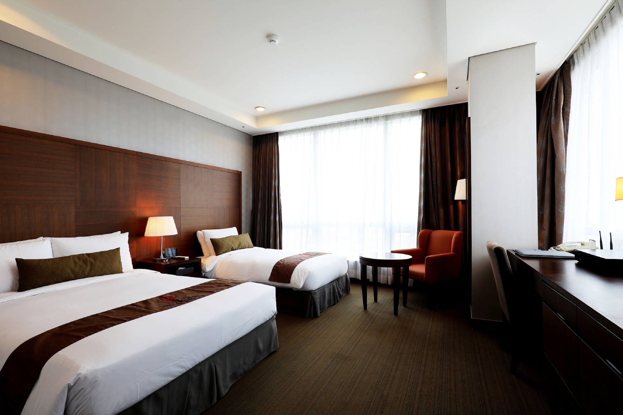 DELUXE, TWIN BEDS