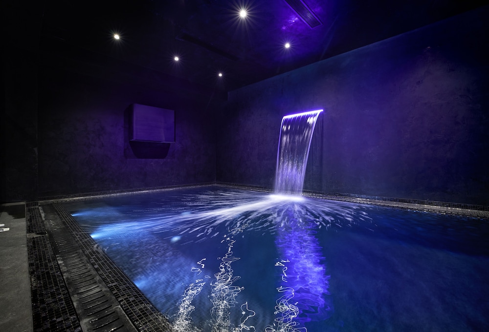 H Hotel Adults Only 39/68
