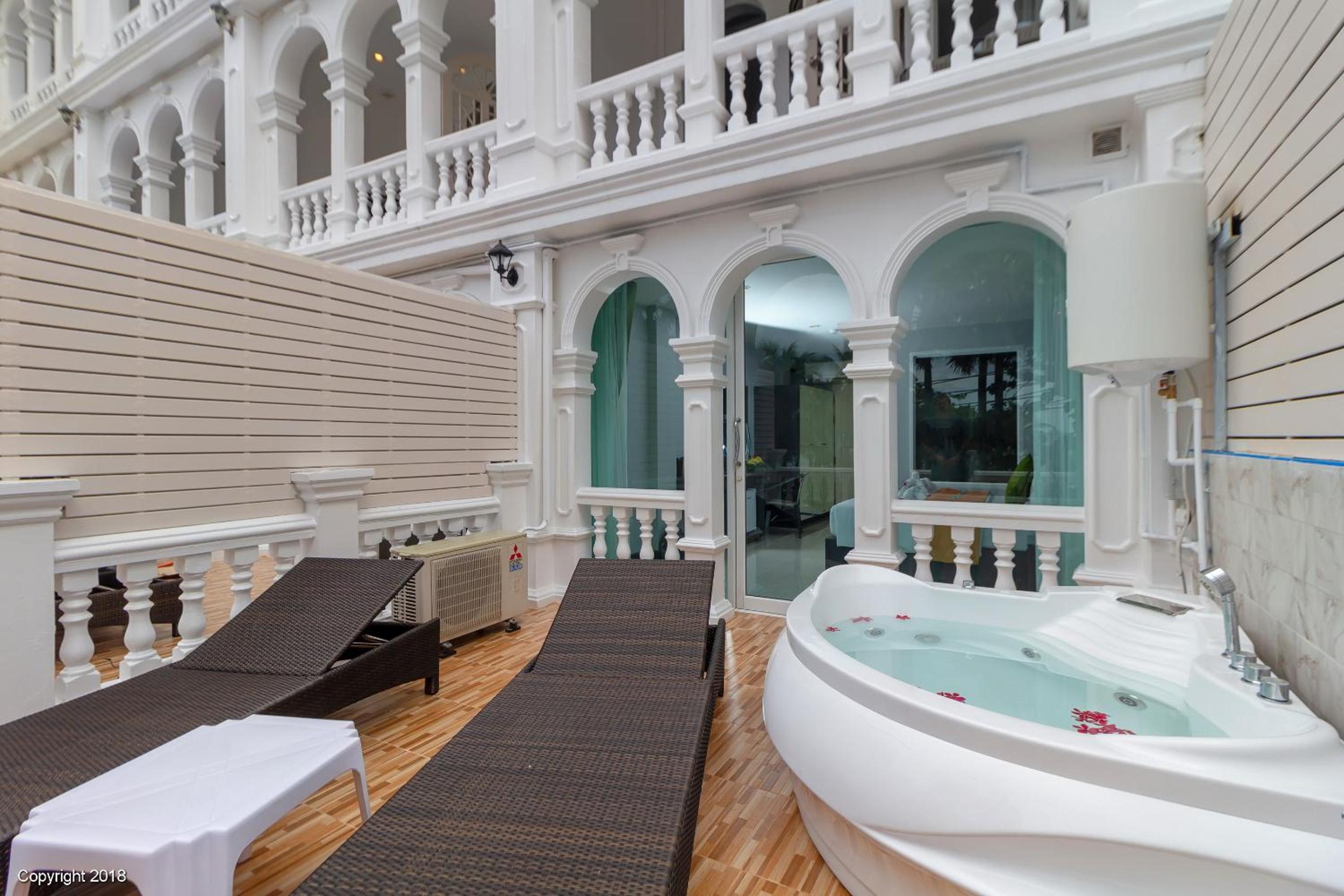 Deluxe, Double Bed, Lateral Side Sea View، MODERN LIVING HOTEL 8/10