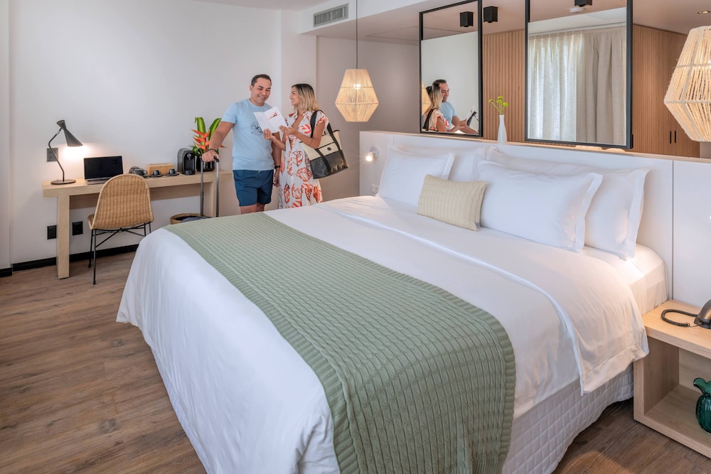 SERHS Experience Suites 30/65