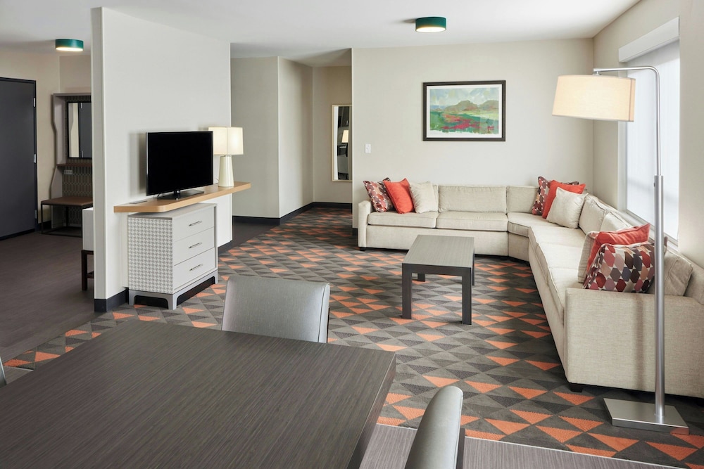 Holiday Inn And Suites Philadelphia W Drexel Hill 31/50