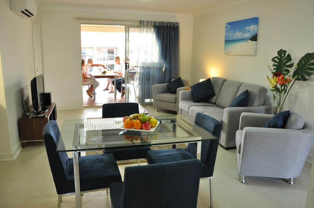 Pinnacles Edge Resort 32/48
