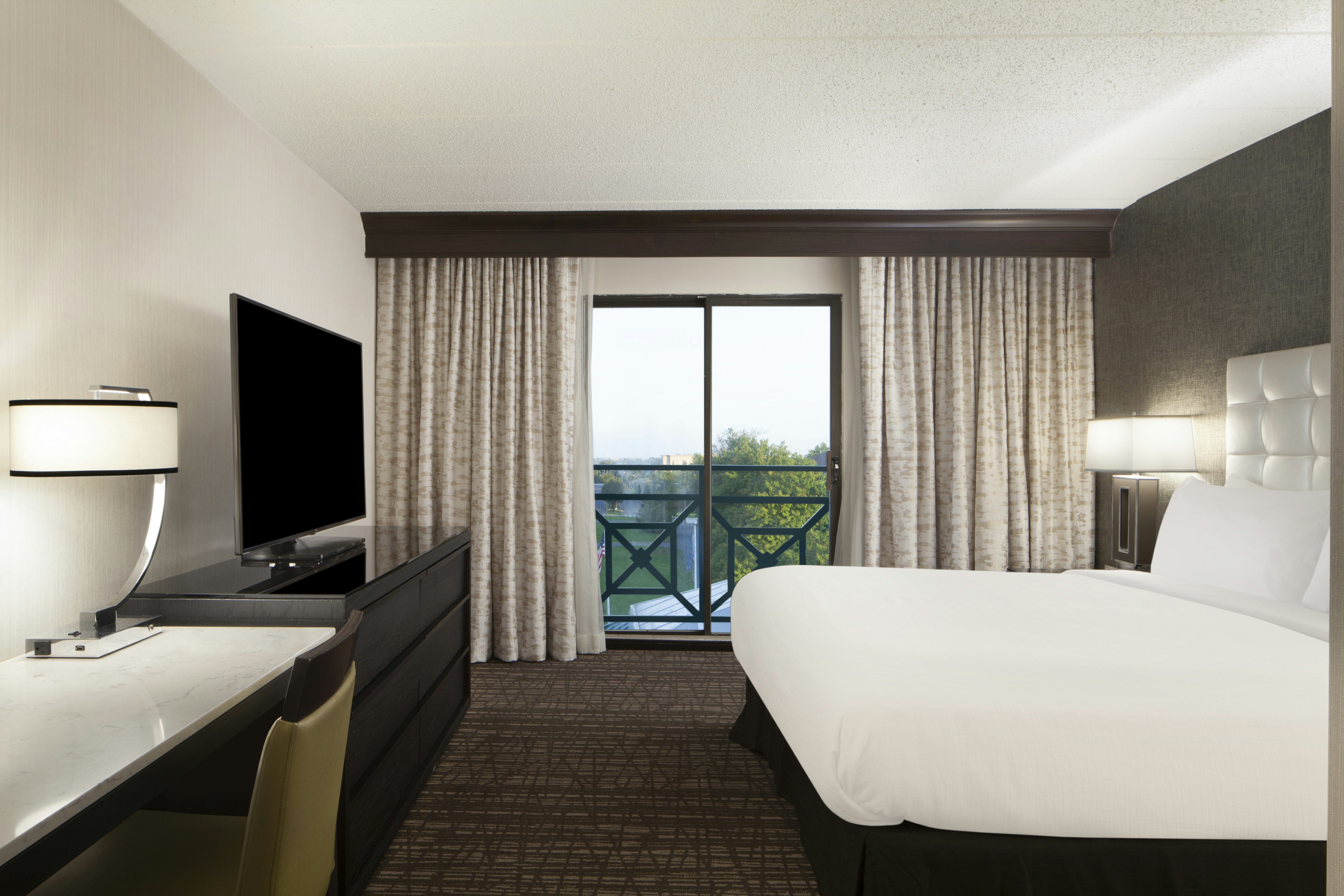 Embassy Suites by Hilton Philadelphia Airport 69/69